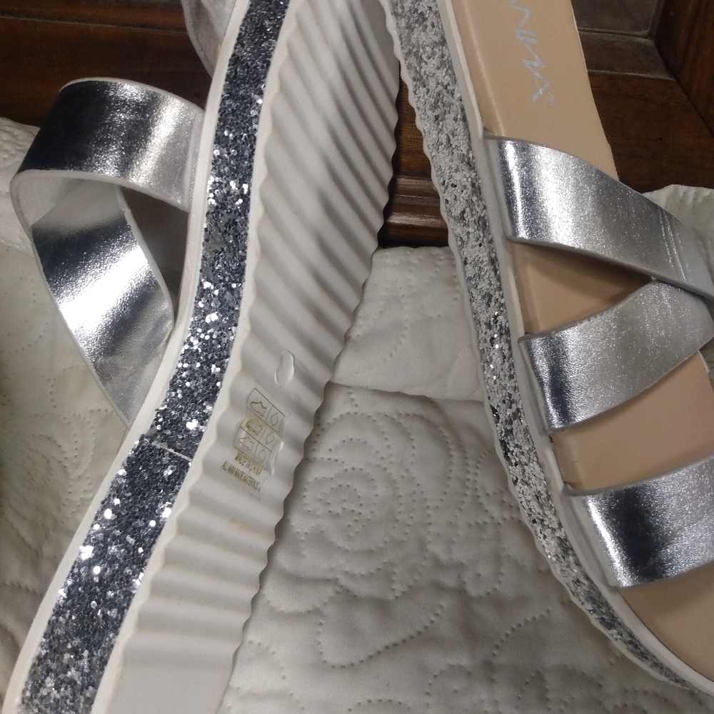 Sandals - Picture 8 of 9